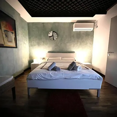 Blloku Penthouse Apartman *